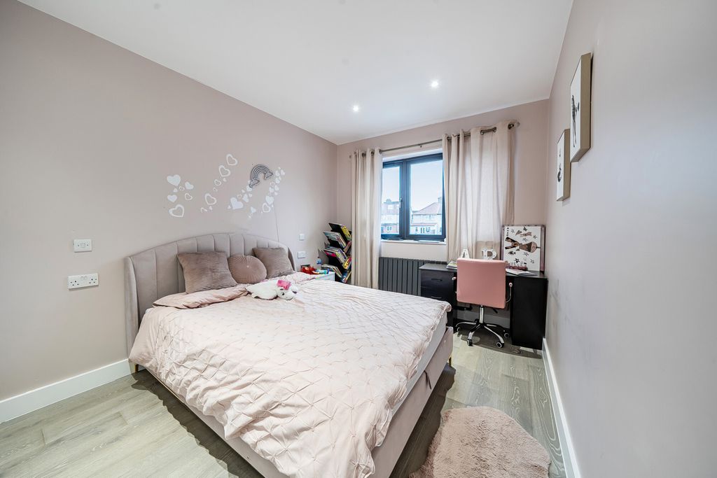 Additional image 15 of 6 bed semi-detached house for saleBriar Crescent, Northolt UB5