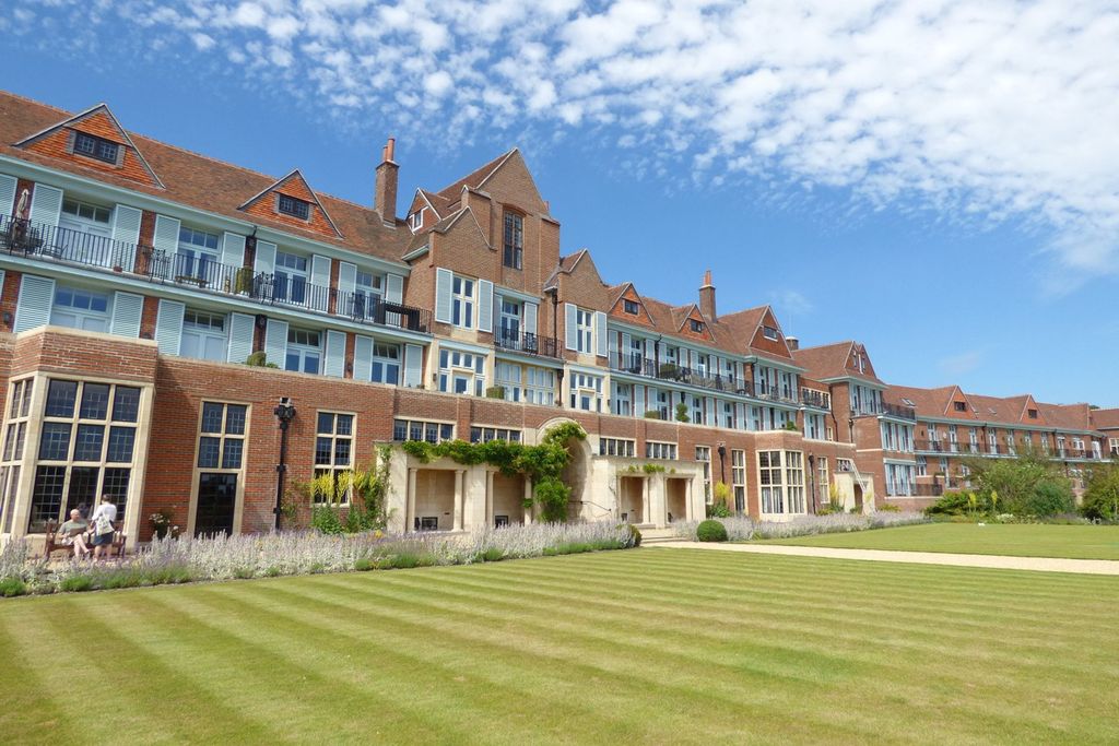 Additional image 8 of 2 bed flat for saleKings Drive, Midhurst GU29