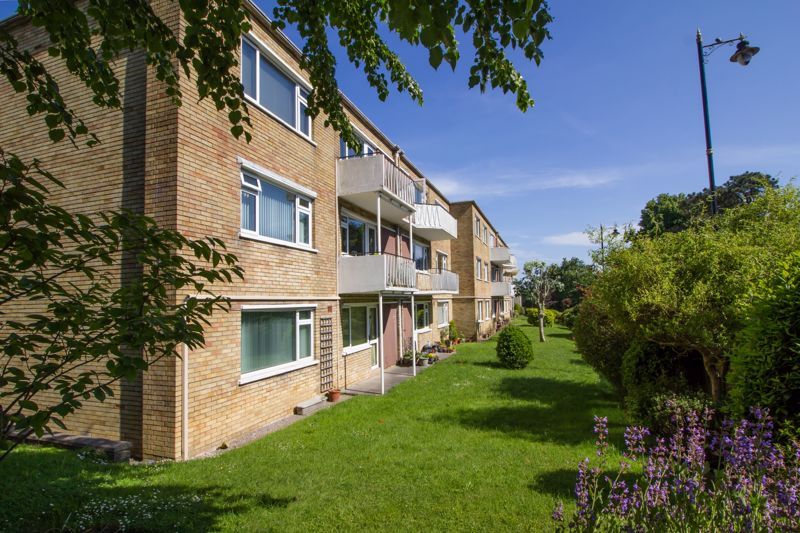 2 bed flat for saleAlbany Court, Beach Road, Penarth CF64