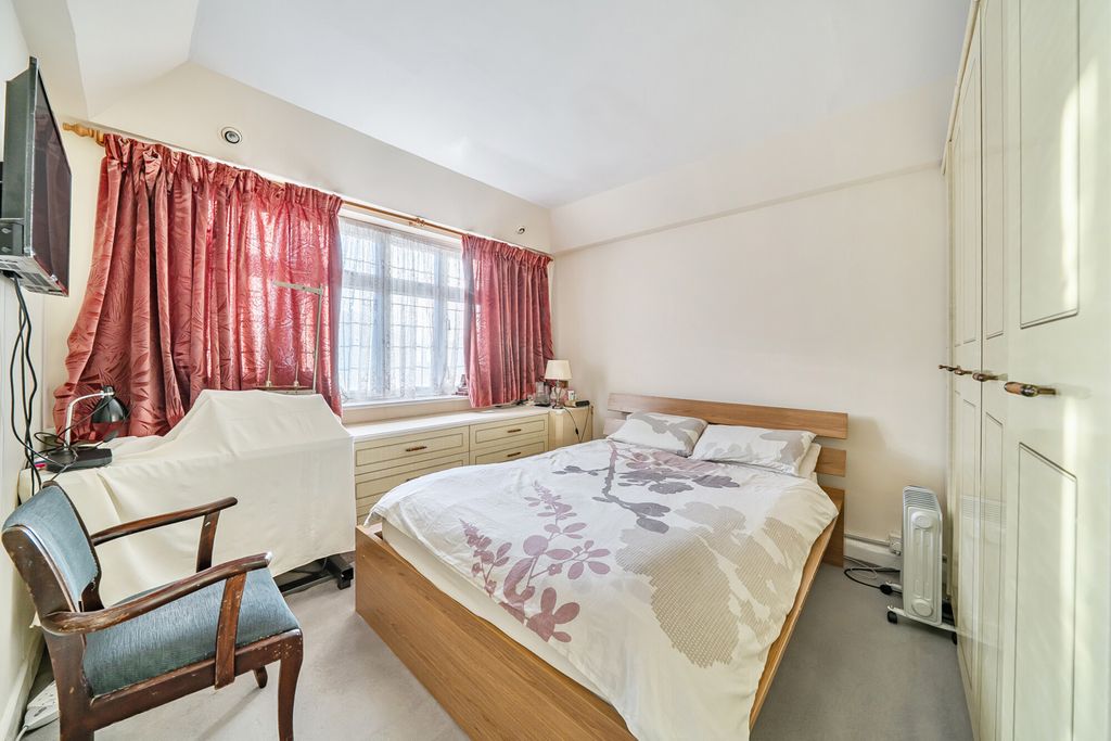 Additional image 7 of 4 bed semi-detached house for saleKingshill Avenue, Northolt UB5