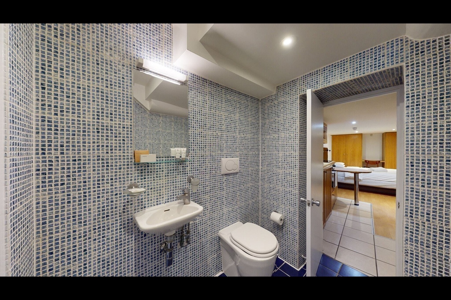 Studio Flat, Cartwright Gardens, WC1H, N1 7GU photo 5
