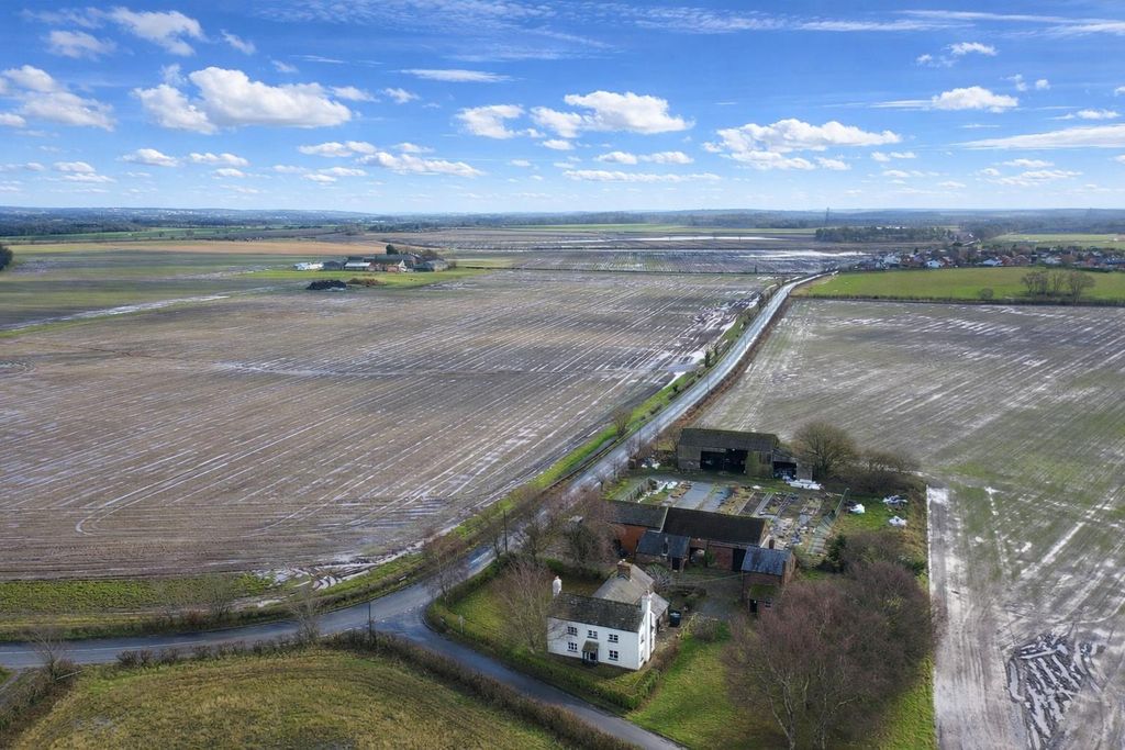 4 bed farmhouse for saleWood End Farm, Nook Lane, Bickerstaffe, Ormskirk L39