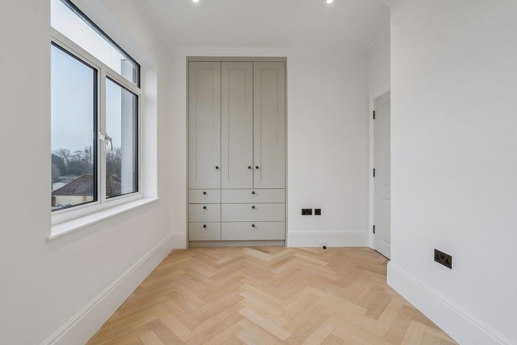 Additional image 10 of 2 bed flat for saleWesthorpe Park, Marlow SL7