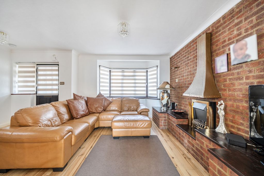 Additional image 2 of 4 bed semi-detached house for saleOldfields Circus, Northolt UB5