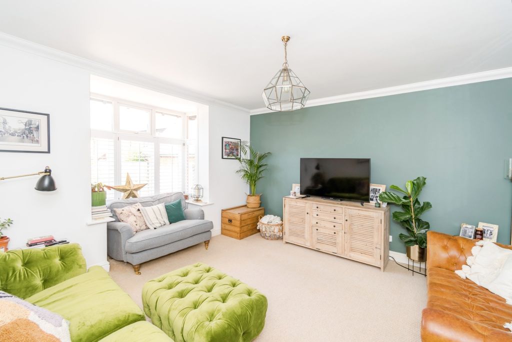 5 bed semi-detached house for salePrinces Crescent, Lyndhurst SO43 photo 4