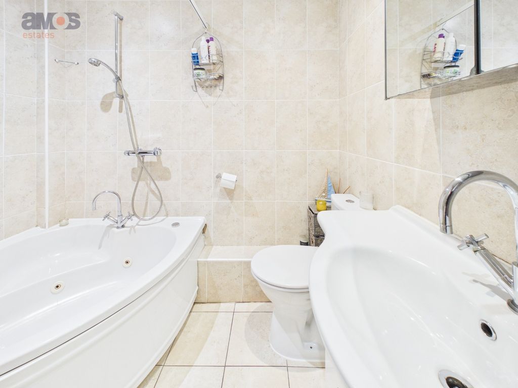 Additional image 18 of 2 bed flat for saleGrand Parade, Leigh-On-Sea SS9