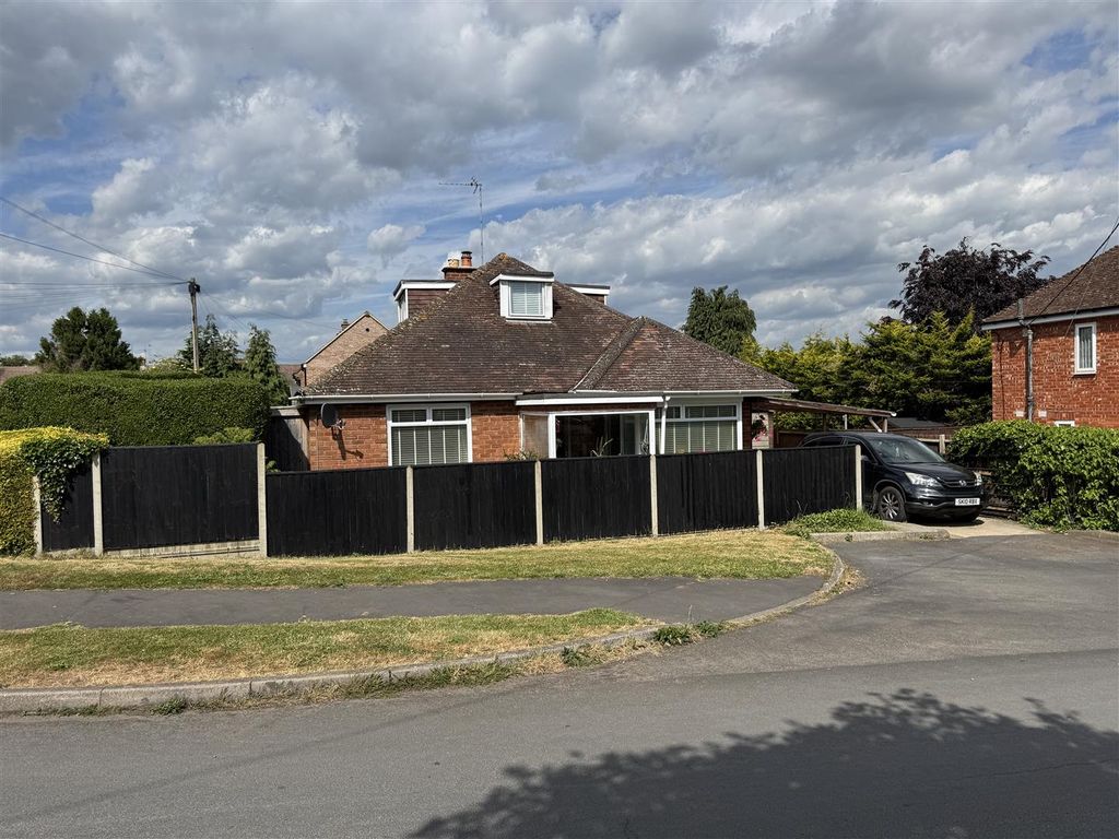 3 bed detached bungalow for saleThe Tythings, Newent GL18