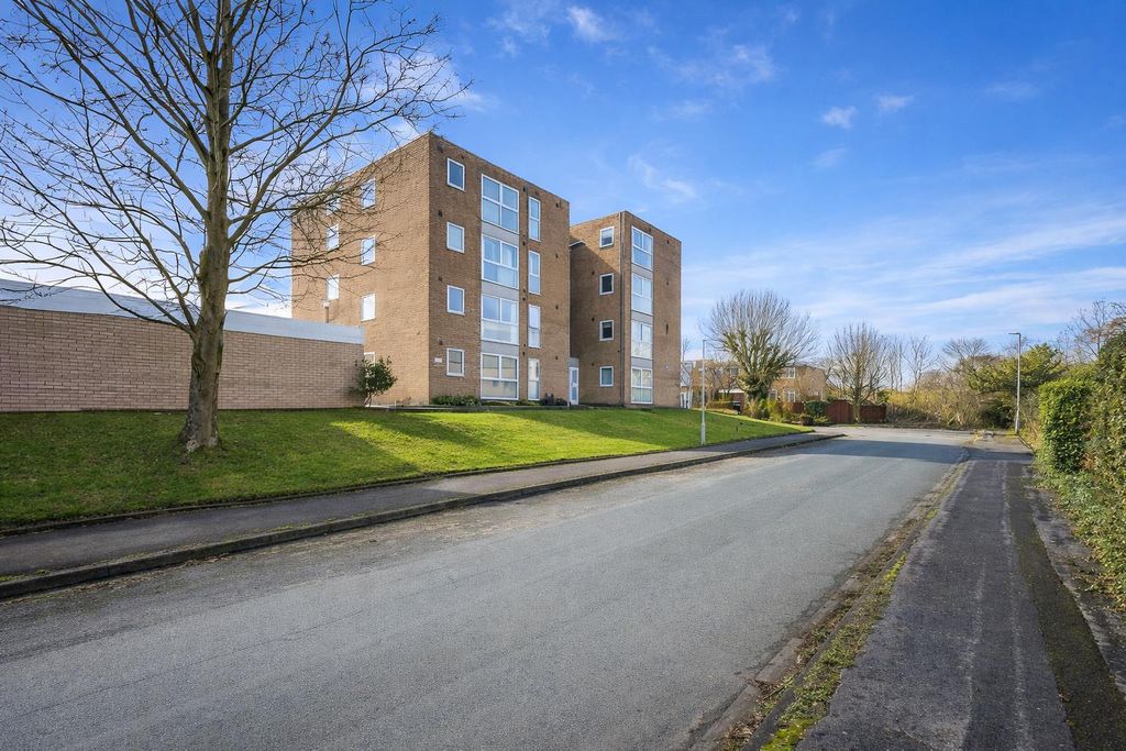 1 bed flat for saleStuart Court, Macclesfield SK10