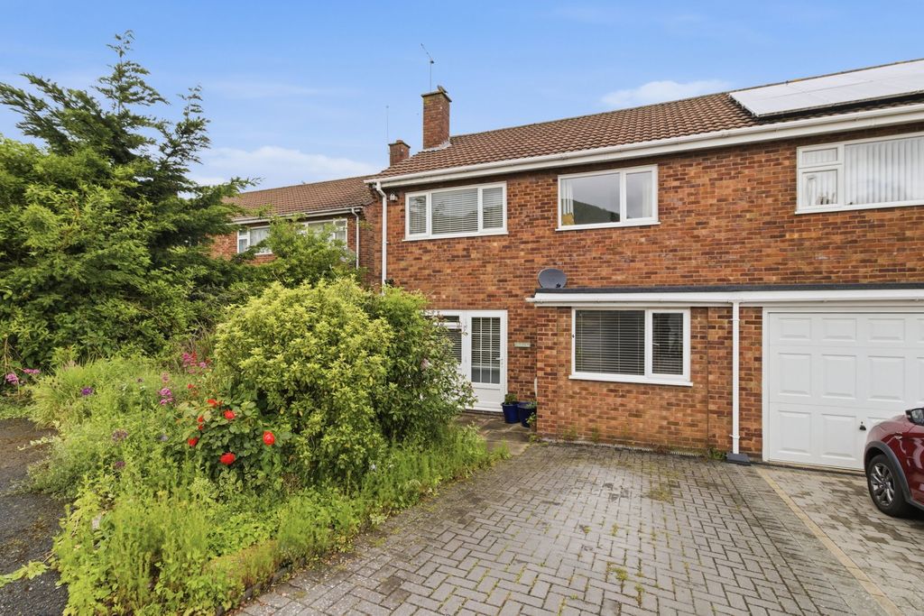 3 bed semi-detached house for saleWoodbury Rise, Malvern WR14