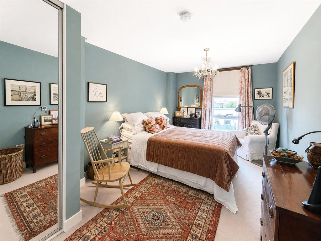 2 bed flat for salePullman Building NR3 photo 5