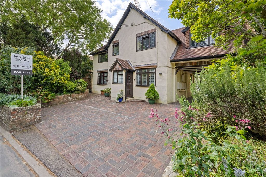2 bed flat for saleHaslemere Road, Liphook GU30