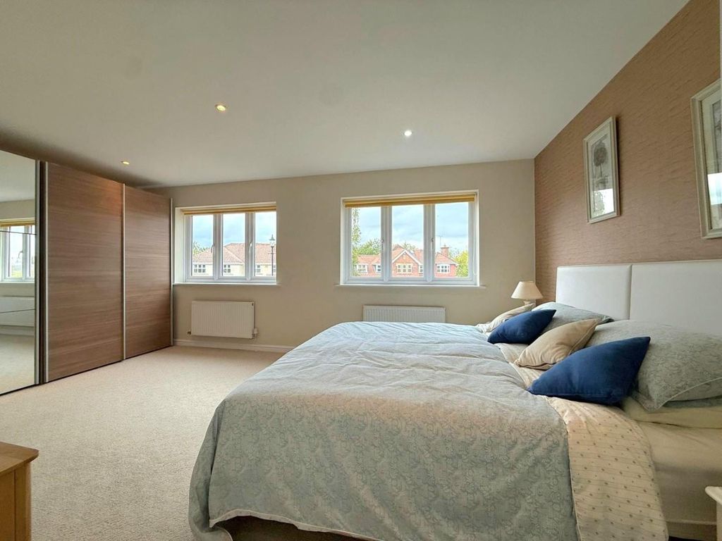 Additional image 18 of 5 bed detached house for saleBelfry Lane, Collingtree Park, Northampton NN4