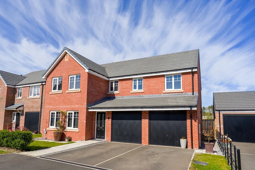 5 bed detached house for saleComfrey Drive, Fairmoor Meadows, Morpeth NE61