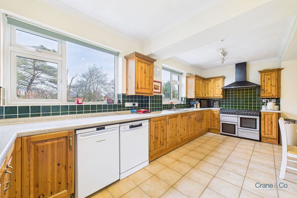 4 bed detached house for saleDittons Road, Polegate BN26 photo 5