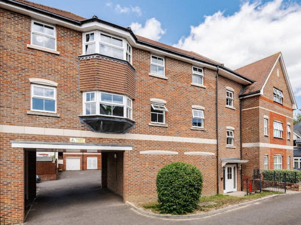 2 bed flat for saleRiverside, Codmore Hill, Pulborough RH20