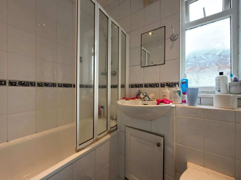 Additional image 10 of 5 bed flat for sale165A Darkes Lane, Potters Bar, Hertfordshire EN6