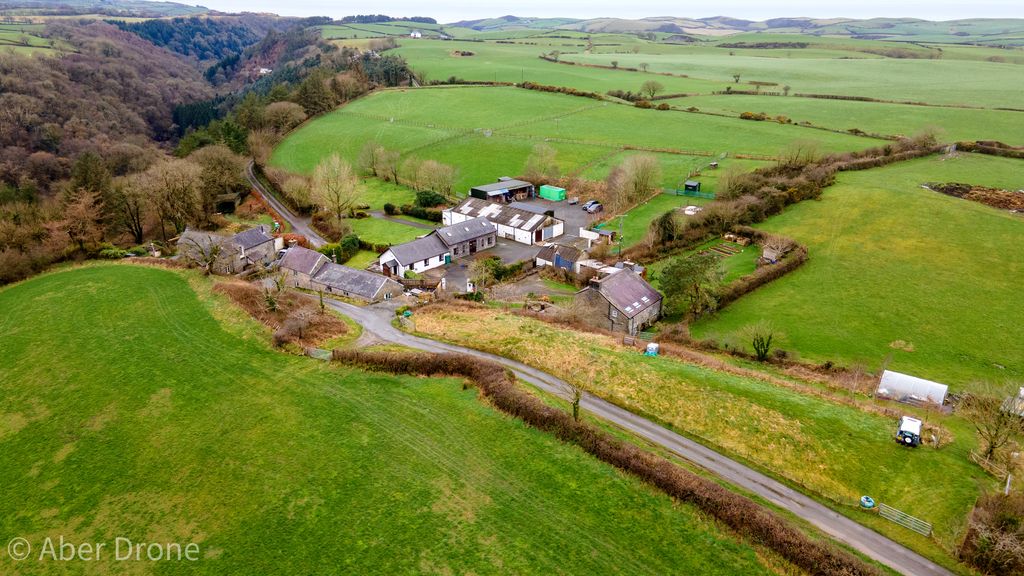 4 bed equestrian for saleLlanrhystud SY23 photo 5