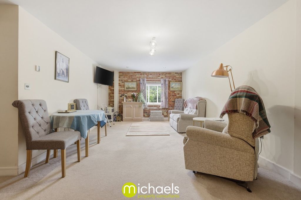 2 bed flat for saleSchool Lane, Mistley, Manningtree CO11 photo 4