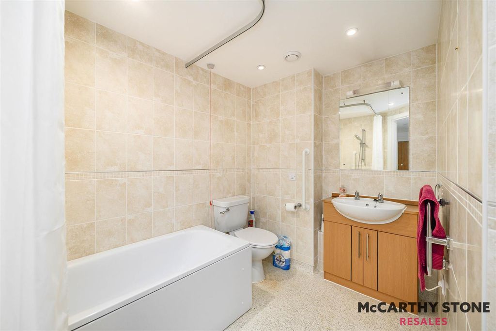 Additional image 8 of 2 bed flat for saleWeighbridge Court, High Street, Ongar, Essex CM5