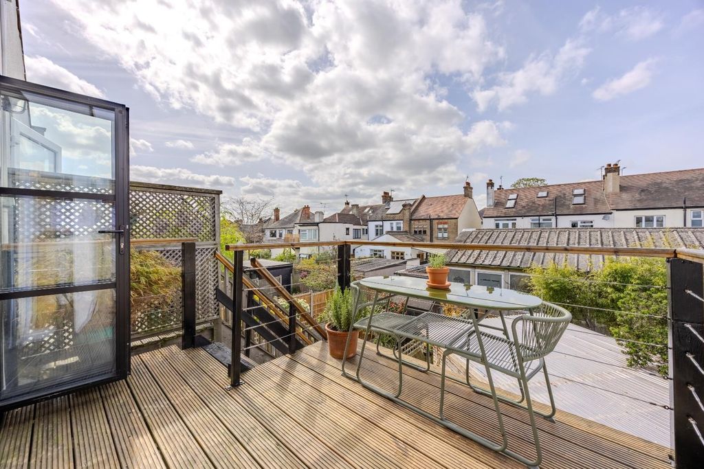 Additional image 21 of 3 bed flat for saleCarlton Drive, Leigh-On-Sea SS9