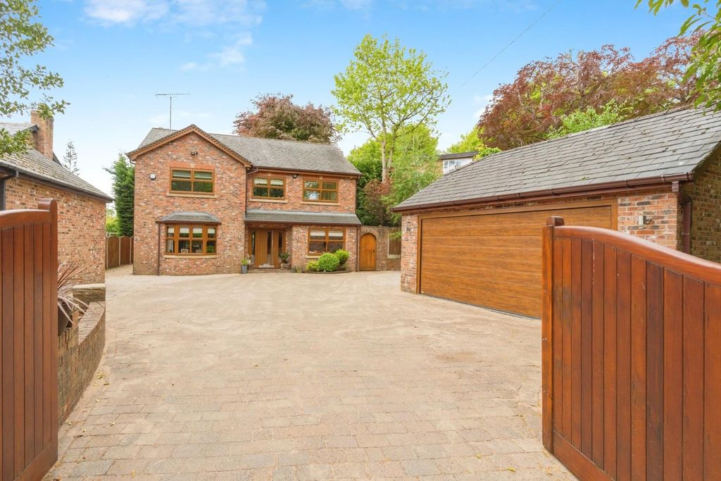 4 bed detached house for saleChatsworth Road, Worsley, Manchester M28