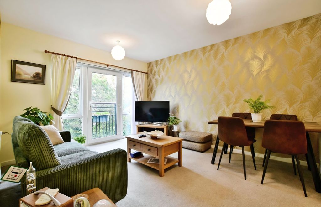 2 bed flat for saleEast Road, Middlewich CW10