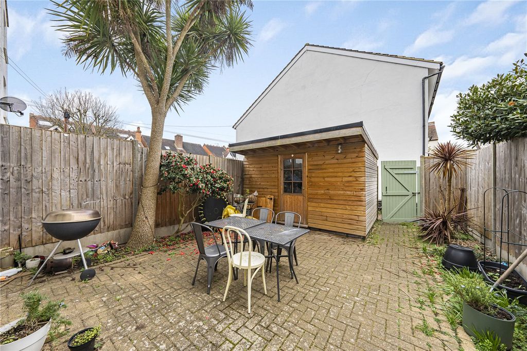 Additional image 2 of 3 bed flat for saleKingston Road, New Malden KT3