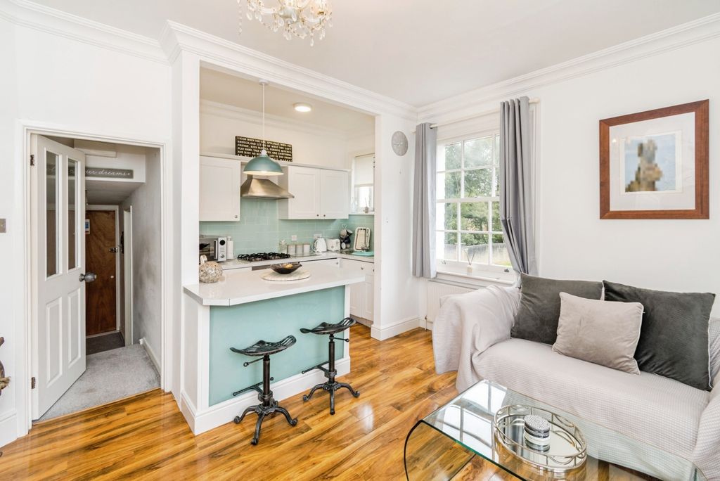Additional image 14 of 1 bed flat for saleGosport Lane, Lyndhurst, Hampshire SO43