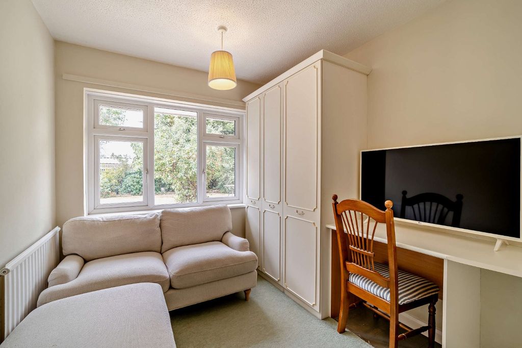Additional image 9 of 3 bed bungalow for saleKingsmead, Lechlade, Gloucestershire GL7