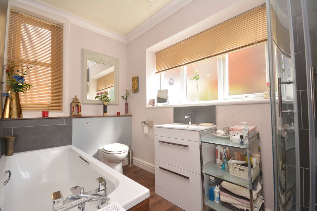 Additional image 9 of 1 bed flat for saleLewis Crescent, Cliftonville, Margate, Kent CT9