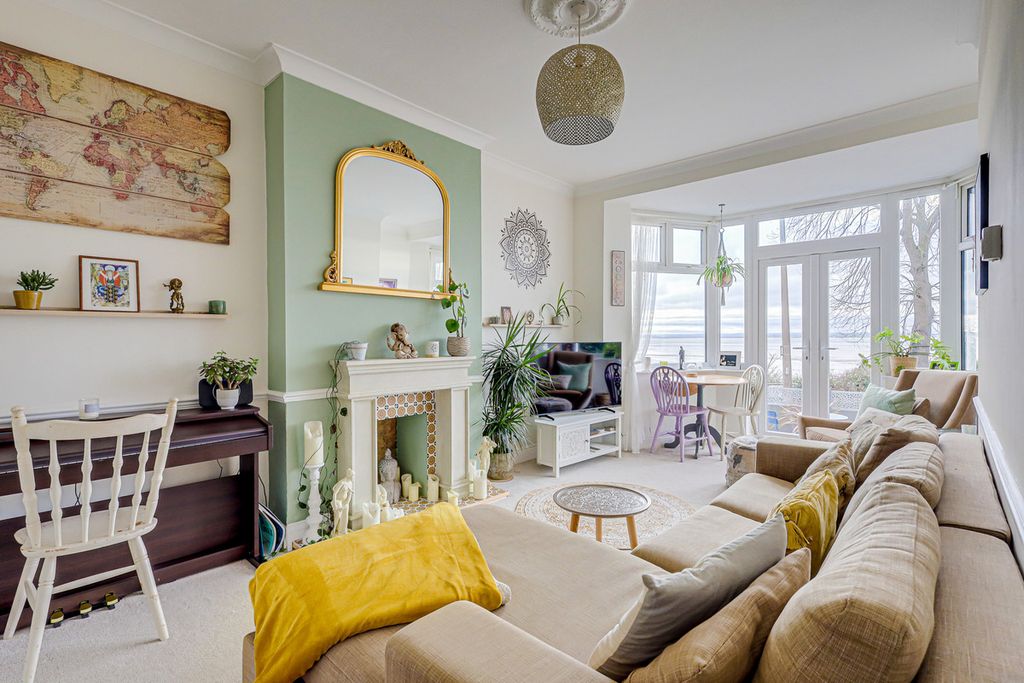Additional image 7 of 2 bed flat for saleGrand Parade, Leigh-On-Sea SS9
