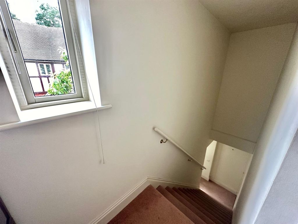 Additional image 8 of 2 bed flat for sale23 Richmond Village, Nantwich, Cheshire CW5