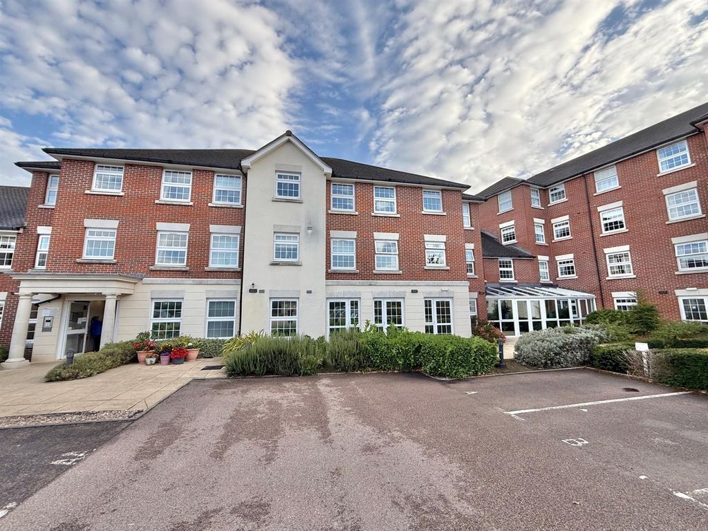 2 bed flat for saleHigh Street, Ongar, Brentwood CM5