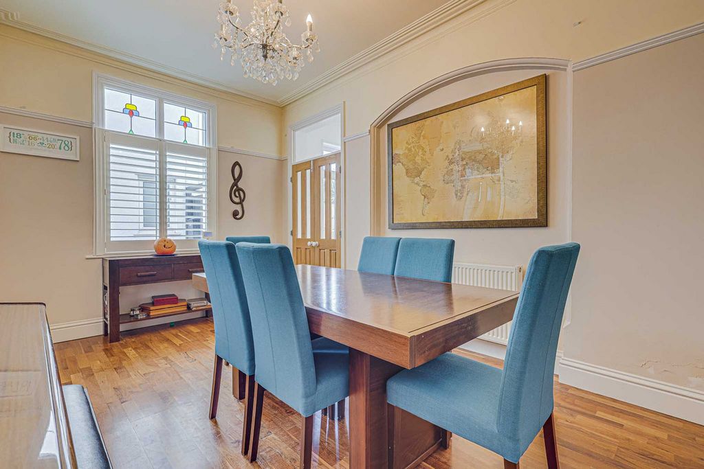 Additional image 12 of 3 bed detached house for saleFernleigh Drive, Leigh-On-Sea SS9