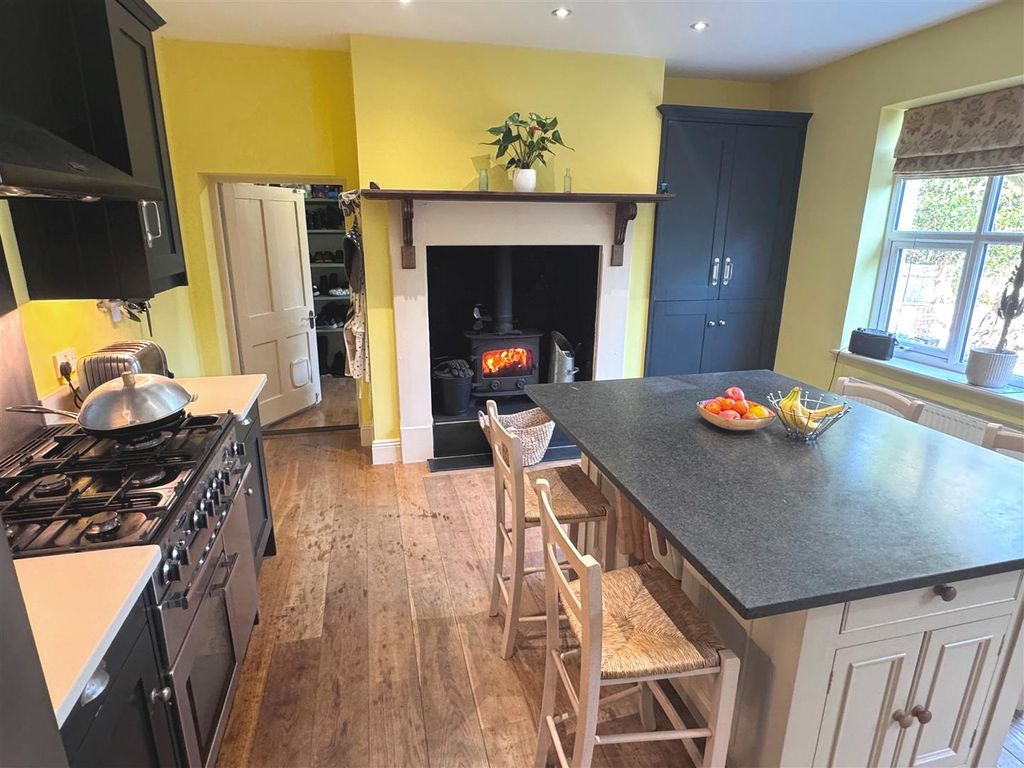 Additional image 4 of 5 bed semi-detached house for saleNewtown Road, Newbury RG14