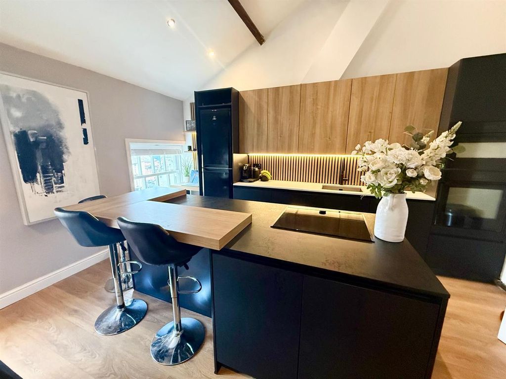 Additional image 5 of 2 bed flat for saleSt Albans Place. Chester Road, Macclesfield SK11