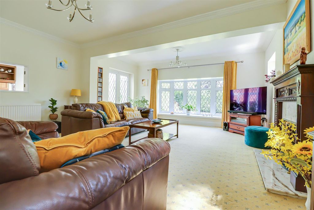 Additional image 6 of 5 bed detached house for saleWoodside, Leigh-On-Sea SS9