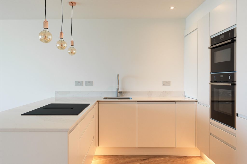 Additional image 4 of 2 bed flat for saleTrebarwith Crescent, Newquay, Cornwall TR7