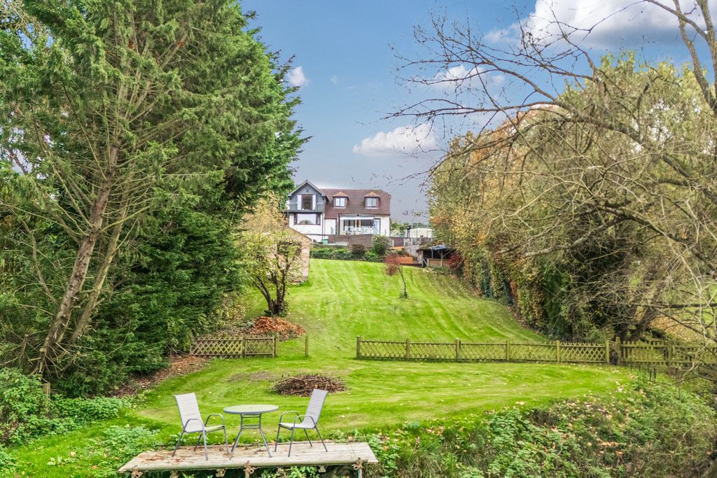 4 bed detached house for saleThe Priory, Maidstone ME15