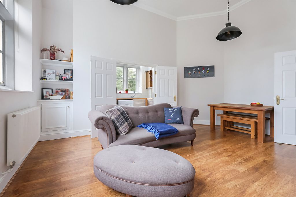 2 bed flat for saleLavender Close, Leatherhead, Surrey KT22 photo 3