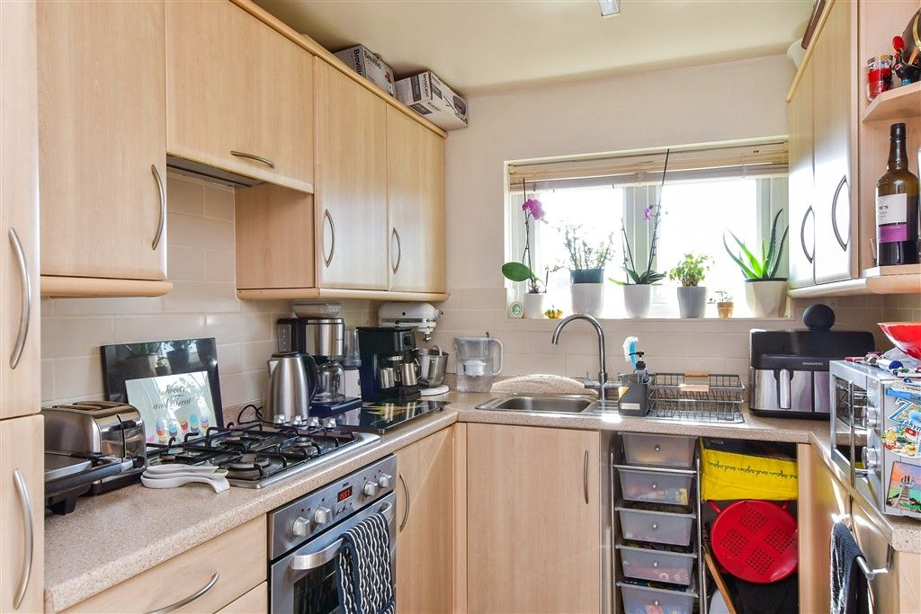3 bed maisonette for saleManning Road, Littlehampton, West Sussex BN17 photo 5