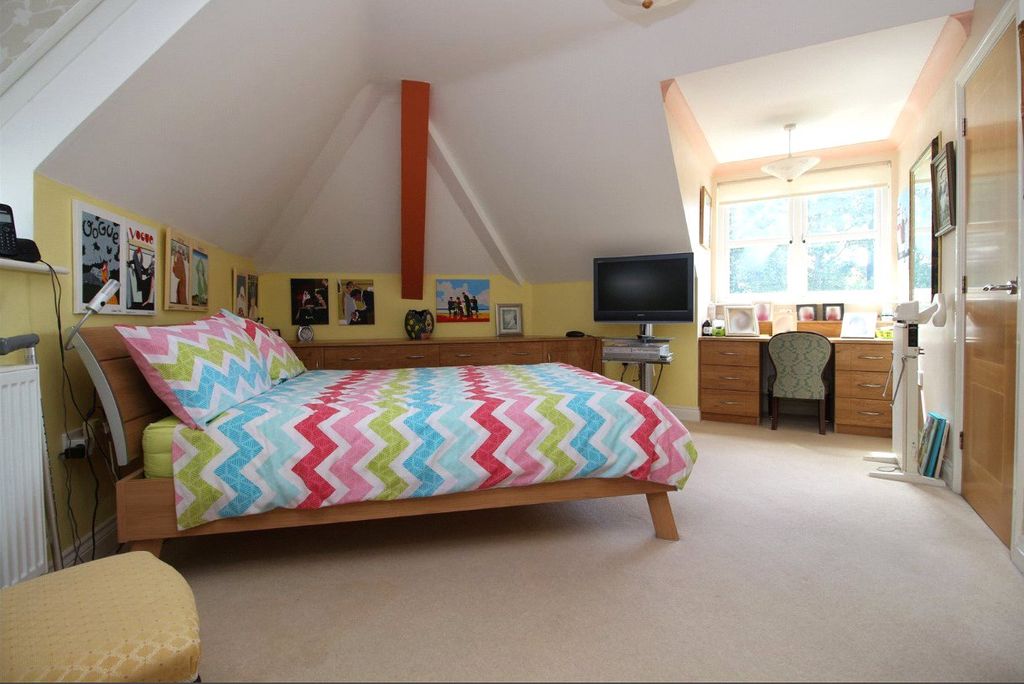 3 bed flat for saleLavender Walk, Highlands Road, Barton On Sea BH25 photo 3