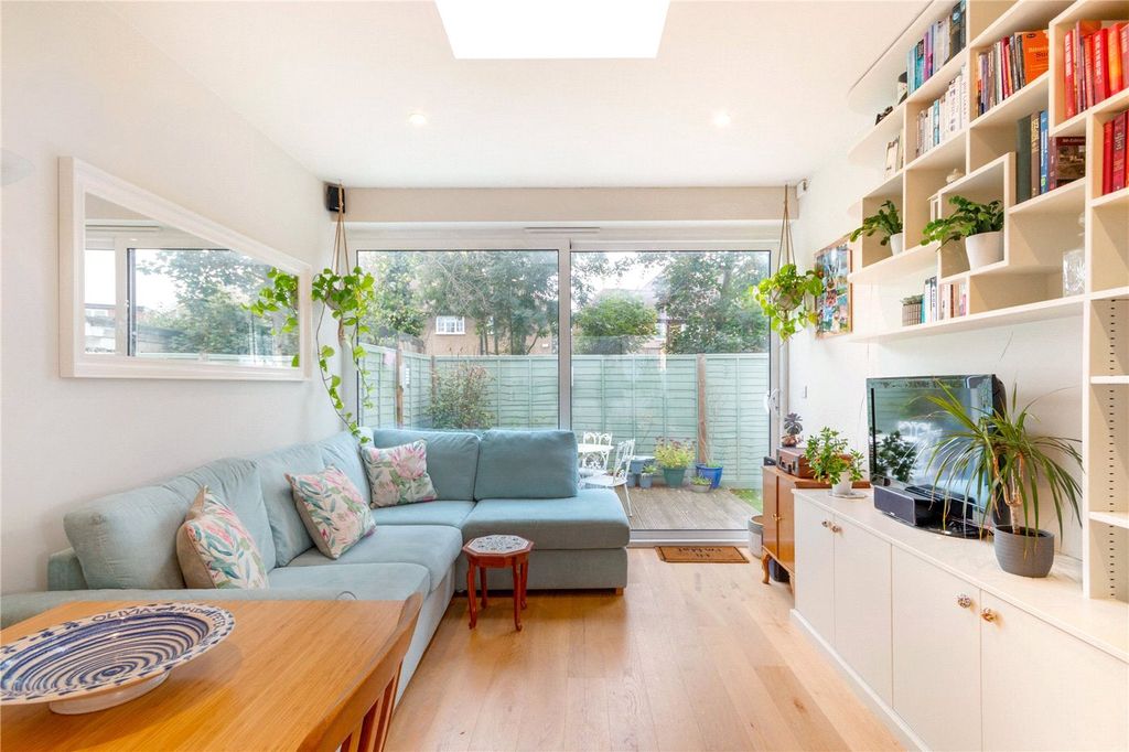 2 bed flat for saleFramfield Road, Mitcham CR4