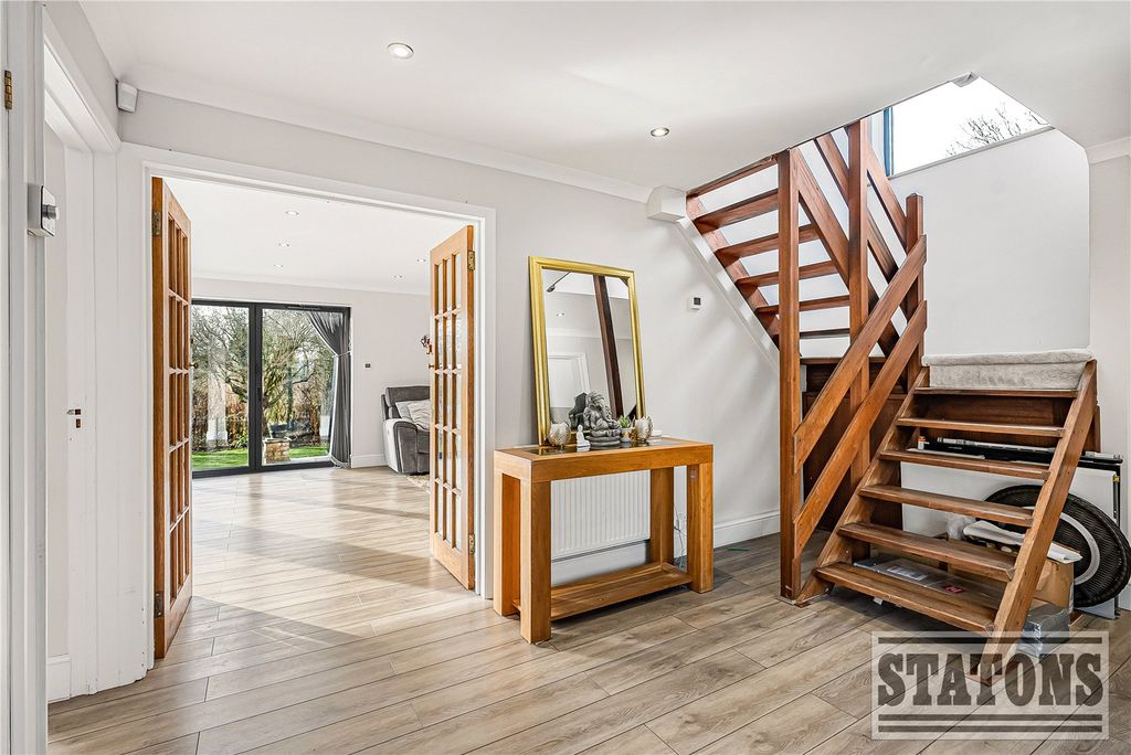 Additional image 3 of 5 bed detached house for saleThe Avenue, Potters Bar, Hertfordshire EN6