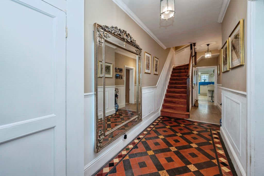 5 bed semi-detached house for saleNorwich Road, North Walsham NR28 photo 4