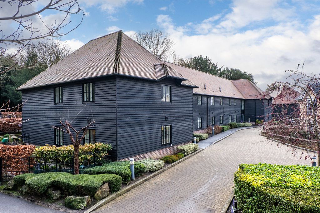 2 bed flat for saleMote Park, Maidstone, Kent ME15