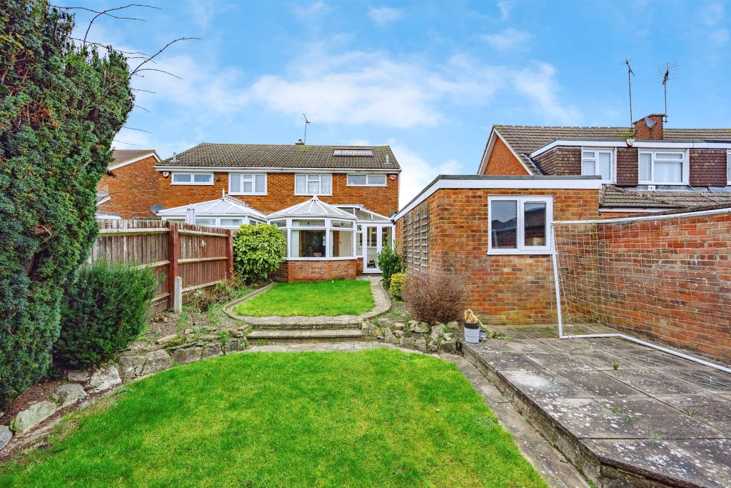 Additional image 4 of 3 bed semi-detached house for saleTurnpike Drive, Luton LU3