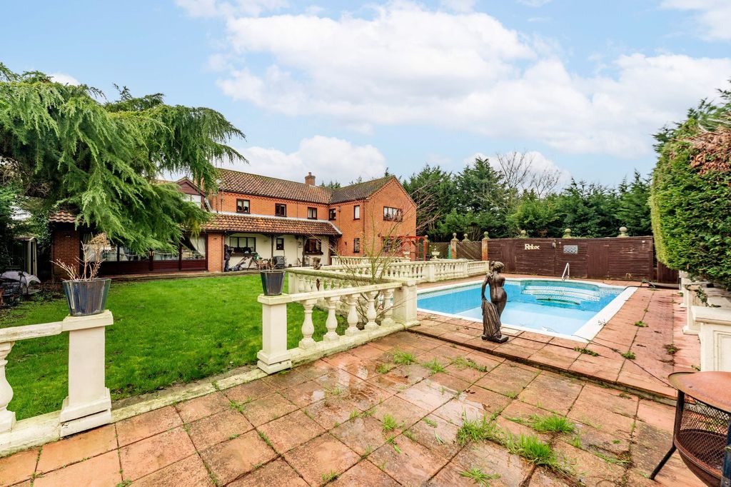 6 bed detached house for saleBeccles Road, Carlton Colville NR33