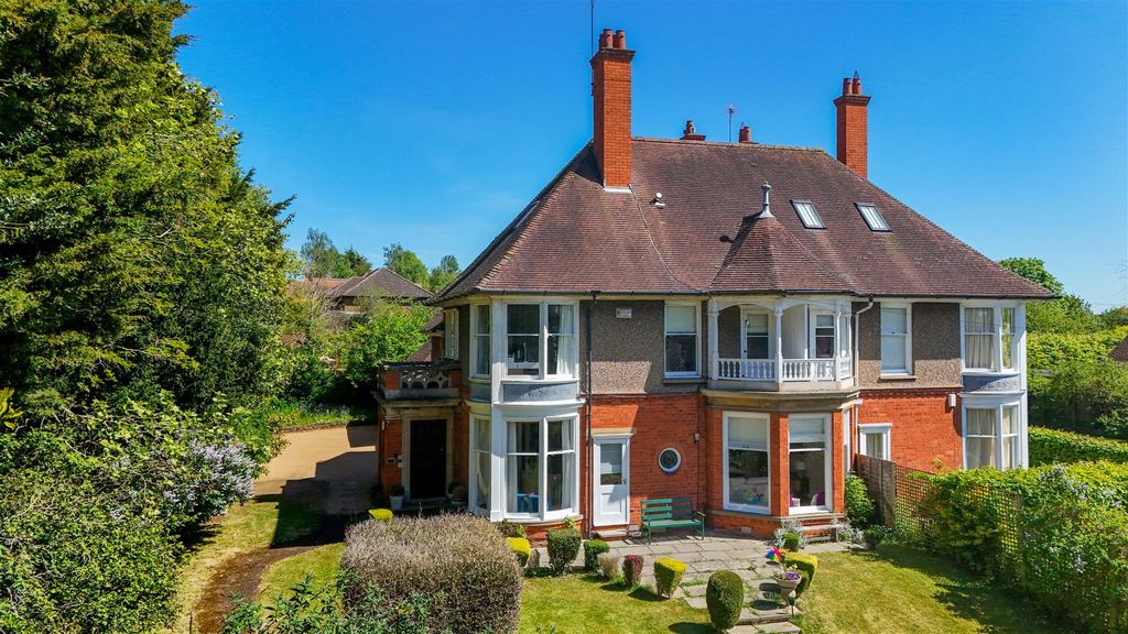 7 bed semi-detached house for saleAbington Park Crescent, Northampton NN3