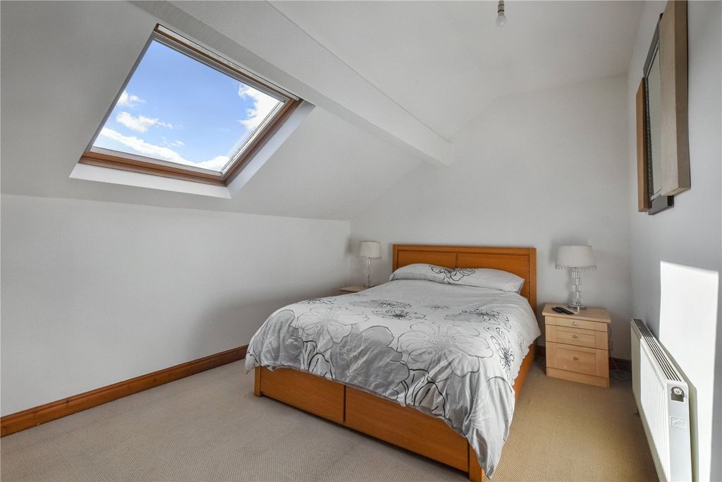 2 bed flat for saleLidget Hill, Pudsey, West Yorkshire LS28 photo 5